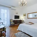 Central Palace Apartment