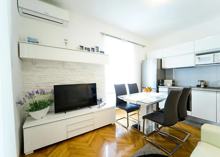 Central Palace Apartment