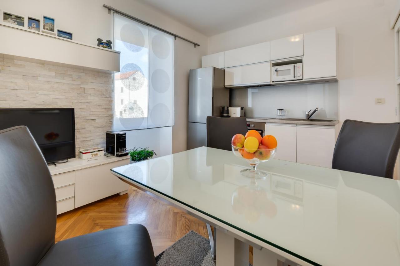 Apartment Palace *