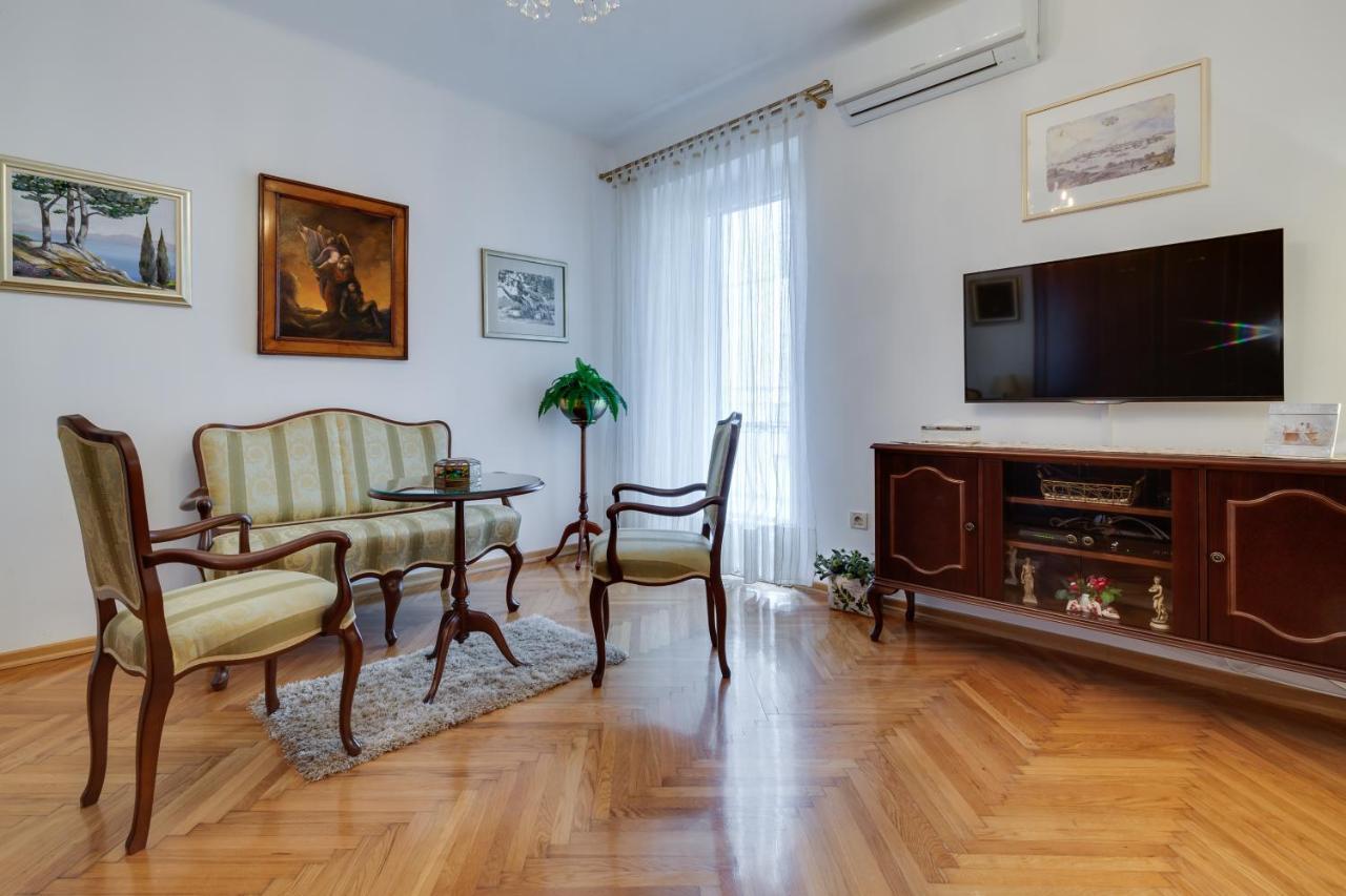 Palace Apartment *